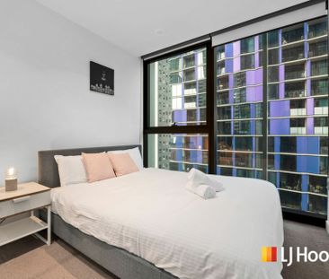 Modern Partially Furnished 2-Bedroom Apartment with Premium Amenities in Melbourne CBD - Photo 3
