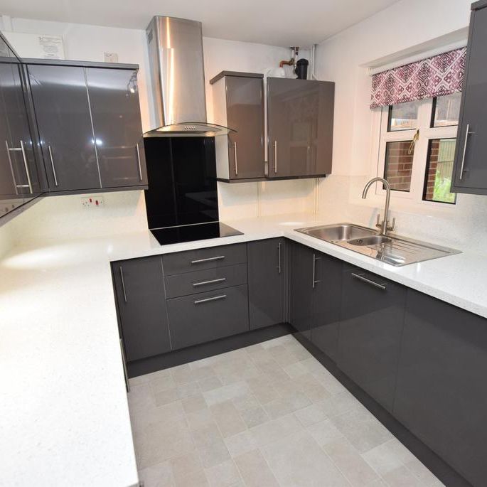 2 bedroom townhouse to rent - Photo 1