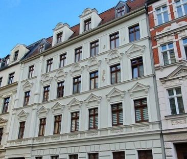 gemütliche 3- Raumwohnung mit Balkon und Einbauküche im Dachgeschoss ! - Photo 1