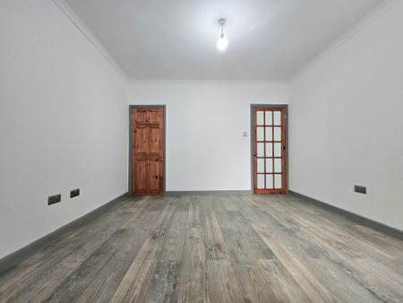 3 bedroom end of terrace house to rent - Photo 2