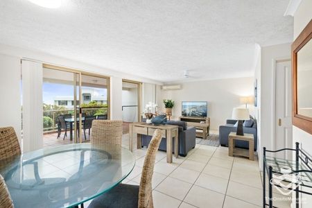 Spacious 3 bedroom apartments available for up to three months - Photo 3