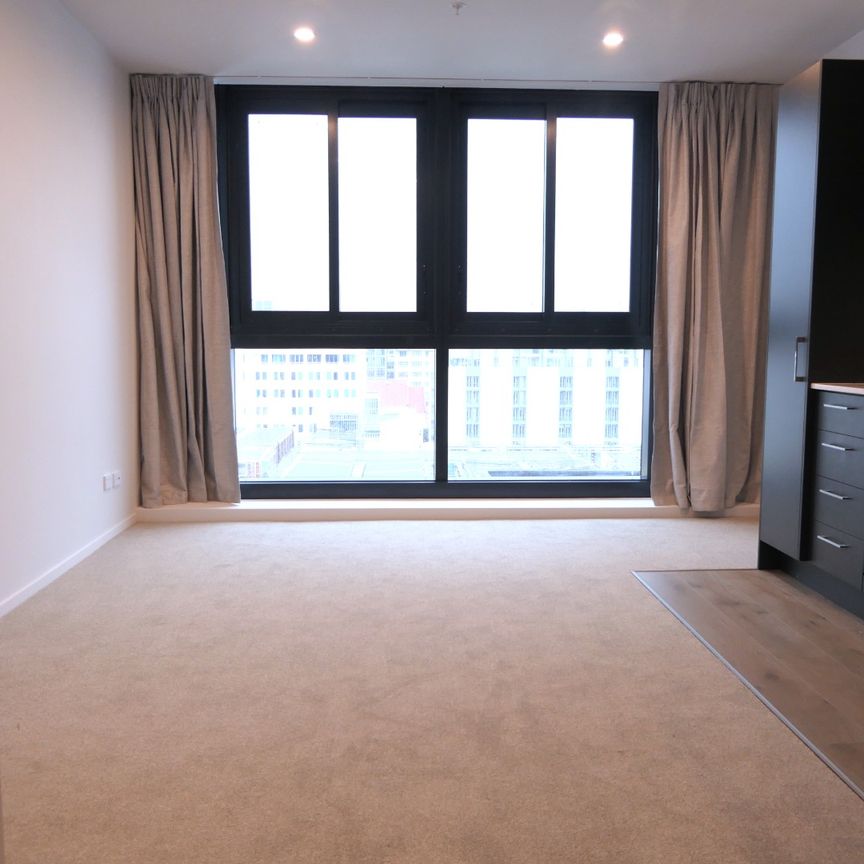 Top Floor - Amazing Views - Photo 1