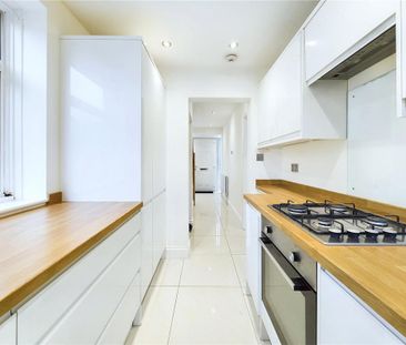 3 bedroom semi-detached house to rent - Photo 2