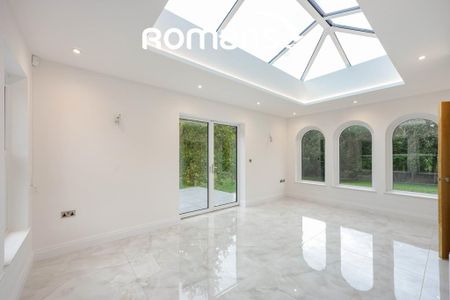 6 bedroom detached house to rent - Photo 2