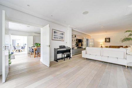 4 bedroom detached house to rent - Photo 2