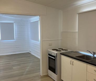 Three x 1‑Bedroom Units, Low‑Maintenance & Convenient Location - Photo 3