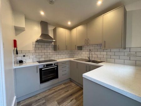 4 bedroom terraced house to rent - Photo 5
