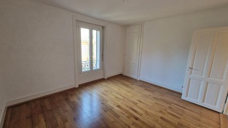 Joli 5 pièces avec de hauts plafonds et beaucoup de cachet - Photo 3