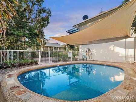 Charming Townhouse Oasis in Railway Estate - Photo 5