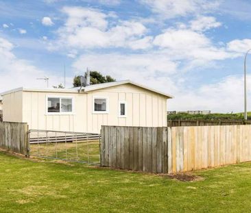 TIDY TWO BEDROOM IN WAITARA - Photo 3
