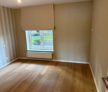 Gelijkvloers instapklaar 1 slaapkamer appartement met terras, autos... - Photo 3