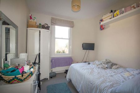 4 bedroom flat to rent - Photo 3