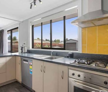 3-Bedroom Modern Home - Photo 4