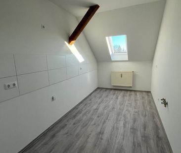 !!! Erstbezug nach Komplettsanierung !!! 4-Zi.-DG-Whg. mit Wohn-/Es... - Photo 1