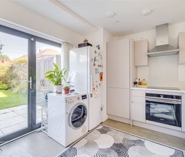 A modern property finished to a high standard throughout providing ... - Photo 6