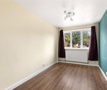 4 bedroom end of terrace house to rent - Photo 1