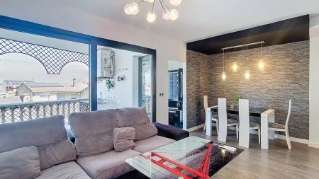 Piso de alquiler en Calle Camilo José Cela, Residencial Triana - Barrio Alto - Photo 2