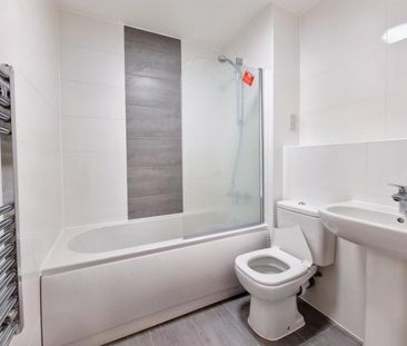 1 bedroom Flat To Let - Photo 2