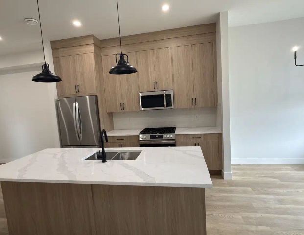 BRAND NEW 3 BEDROOM TOWNHOUSE — 3 Bedrooms Townhouse - Photo 1