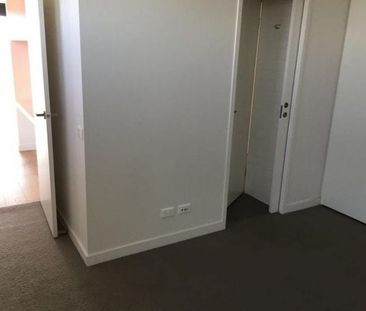 Convenient Cityside Living in the Heart of Southbank - Photo 3