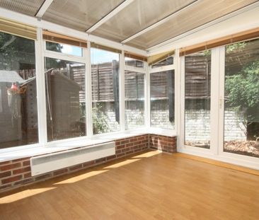 Knaphill, Woking - Photo 6