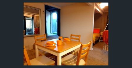 Cosy fully furnished studio in hip part of Brisbane - 6 month lease - Photo 2