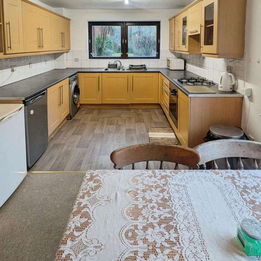 1 bedroom Flat To Let - Photo 1