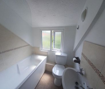 2 bedroom House To Let - Photo 4