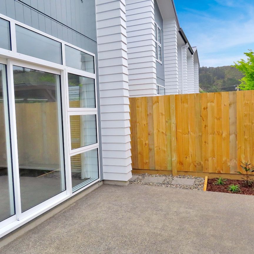 Stokes Valley - Photo 1