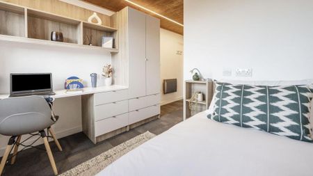 1 bedroom in a flat share to rent - Photo 4