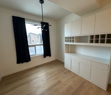 Modern 3 Bed, 2.5 Bath Townhouse in Sylvan Lake - Photo 2