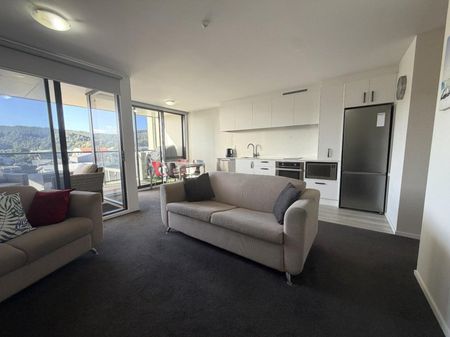 Stylish Two bedroom Apartment - Photo 2