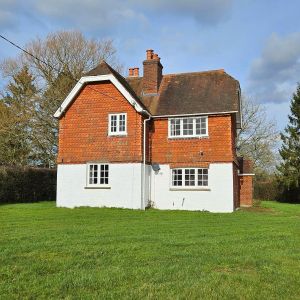 Maplehurst, RH13 - Photo 3