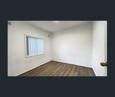 3 Bedroom family home - LIVERPOOL - Photo 2