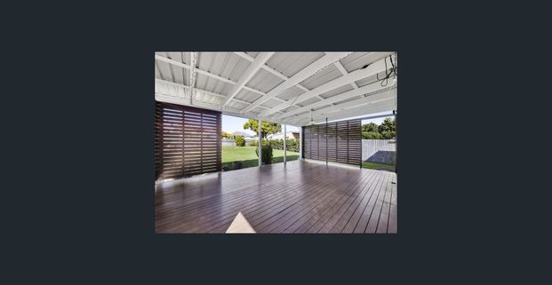 Great size home in an unbeatable location! - Photo 1