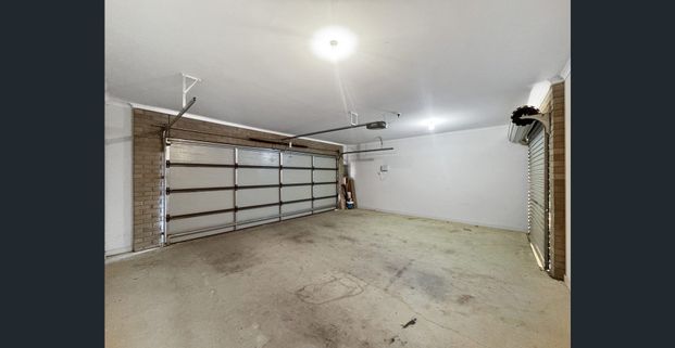 5 Bedroom Home Modern Family Living in Orleana Waters! - Photo 1