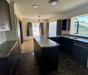 LEVIN - 3 BEDROOMS + SLEEPOUT - Photo 4