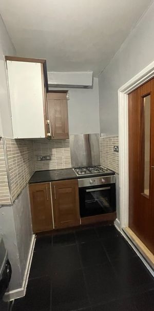 Room in a Shared House, Albert Square, E15 - Photo 1