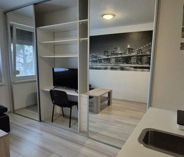 Na prenájom zariadená garsónka Komárno ! - Photo 1