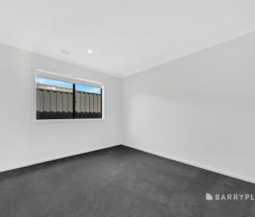 Family Home with Two Living Areas! - Photo 3
