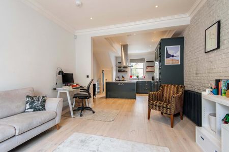 3 bedroom apartment to rent - Photo 3