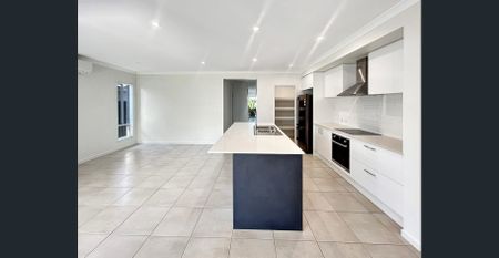 Spacious Family Home with Multiple Living Areas! - Photo 5