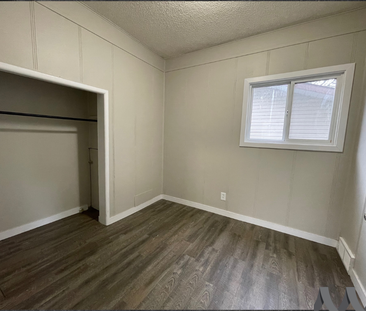 3 Bedroom Main Floor in Westmount - Photo 1