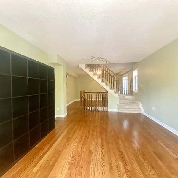 10 Stockport Pvt, Ottawa - Photo 1