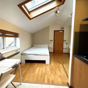 Studio to rent - Photo 2