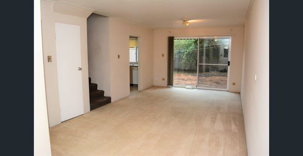3BR Townhouse! 2 toilets, LUG, BIRs. Blacktown South Public (OC) zone! - Photo 1