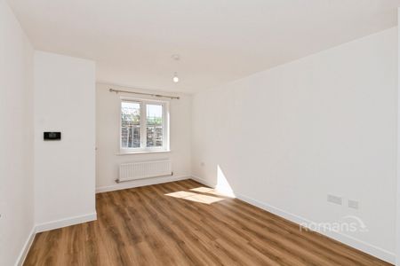 2 bedroom maisonette to rent - Photo 2