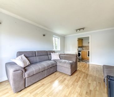 2 Bed Flat, Old School Place, CR0 - Photo 2