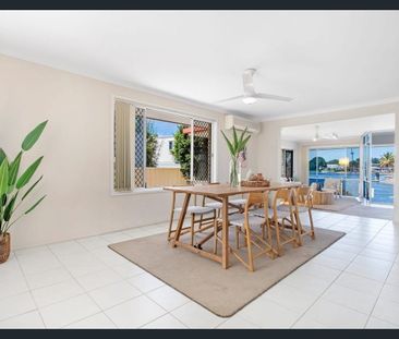 Waterfront Family Home with a Pool! - Photo 4