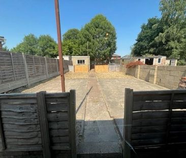 6 bedroom house to rent - Photo 1